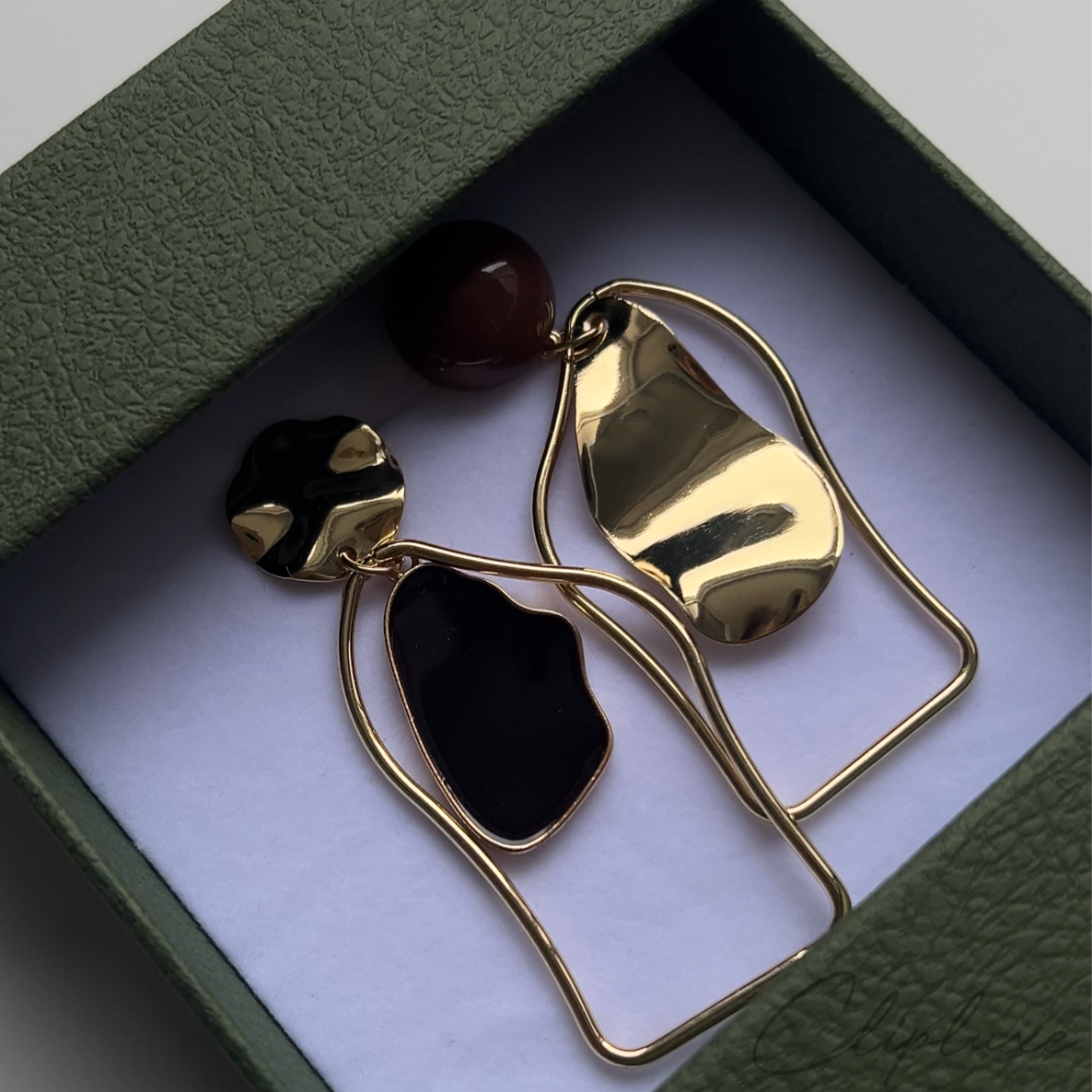 Elegant asymmetric free design Clip-on earring
