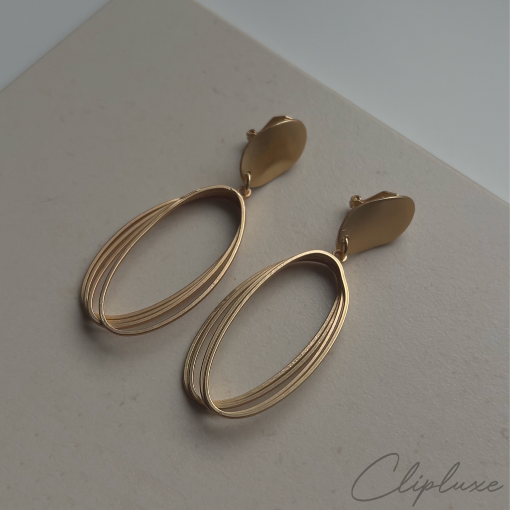 Elegant gold oval Clip-on earring