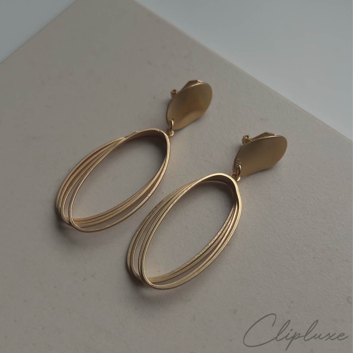 Elegant gold oval Clip-on earring