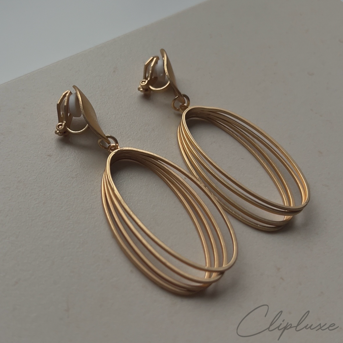 Elegant gold oval Clip-on earring