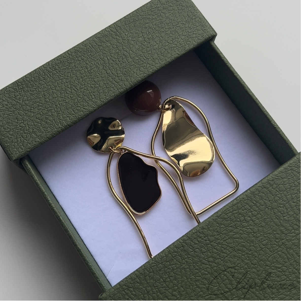 Elegant asymmetric free design Clip-on earring