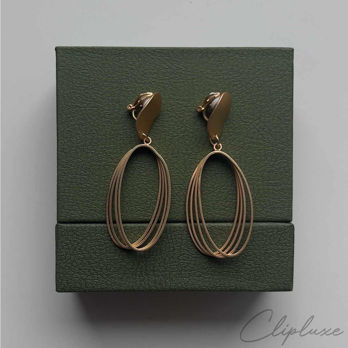 Elegant gold oval Clip-on earring