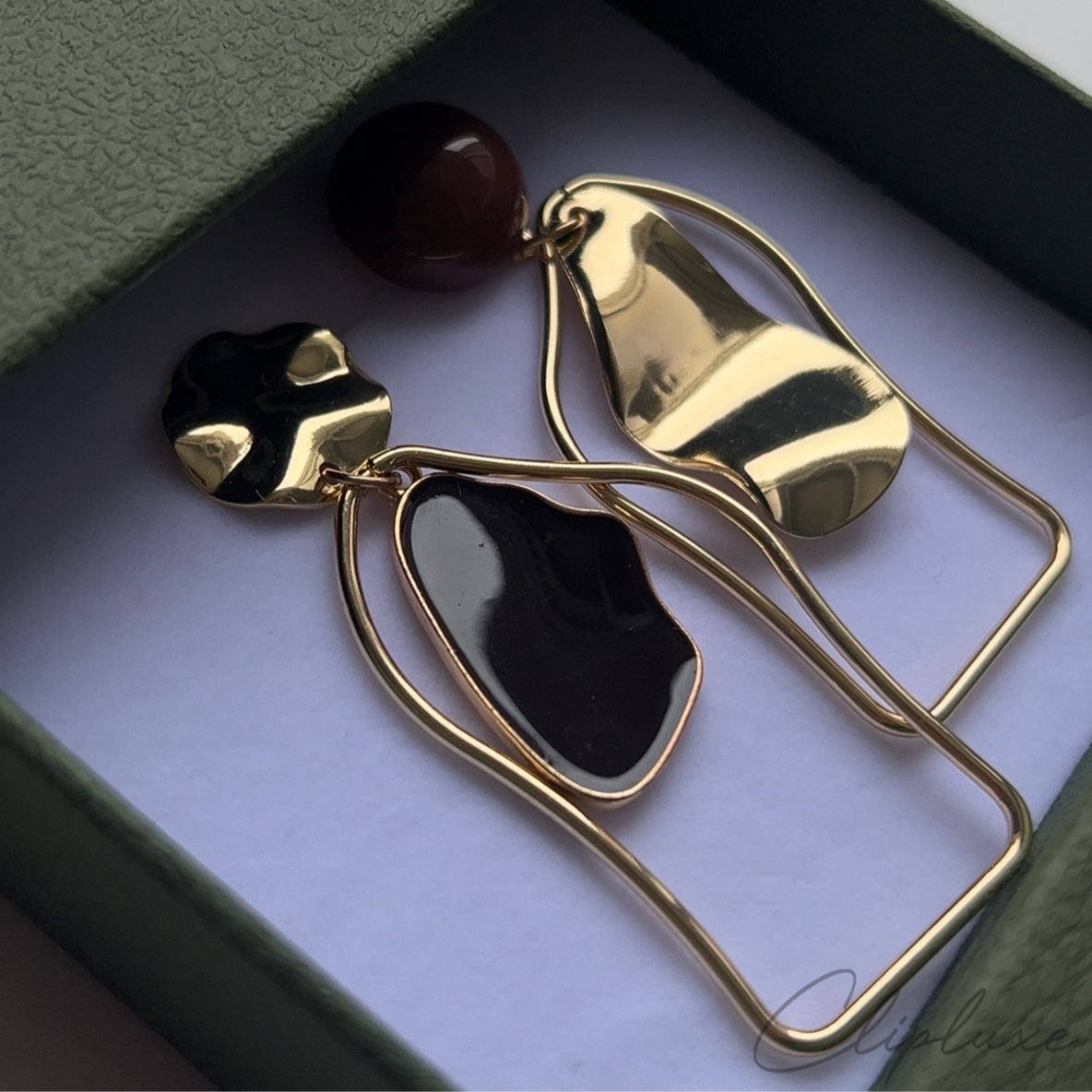 Elegant asymmetric free design Clip-on earring