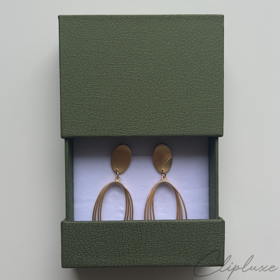 Elegant gold oval Clip-on earring