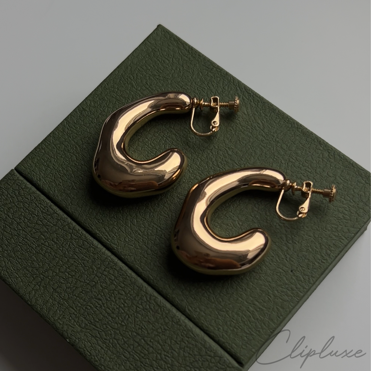 Irregular hooped Clip-on earring