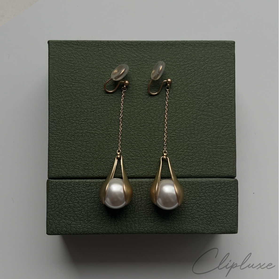 Hanging pearl  Clip-on earring