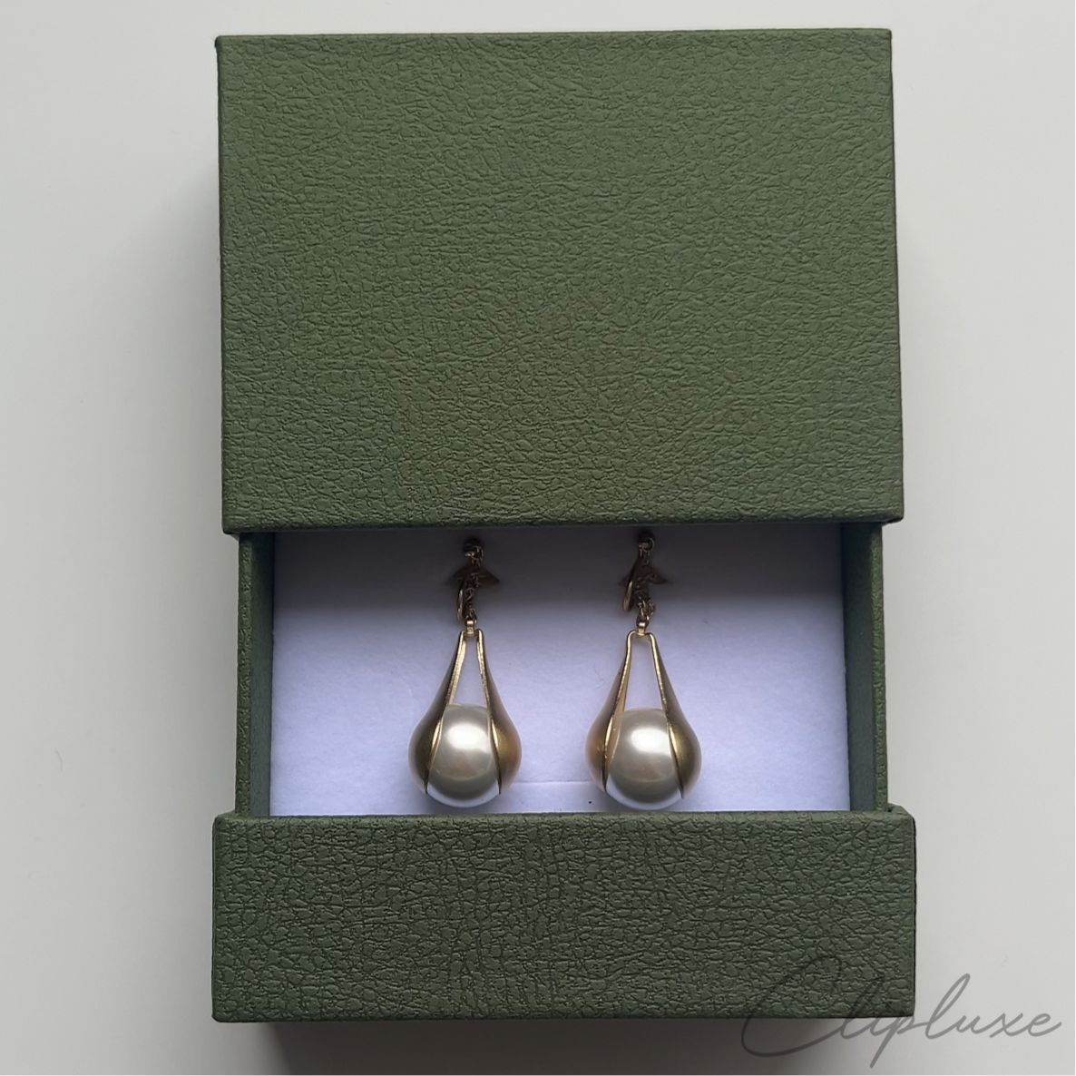 Hanging pearl  Clip-on earring