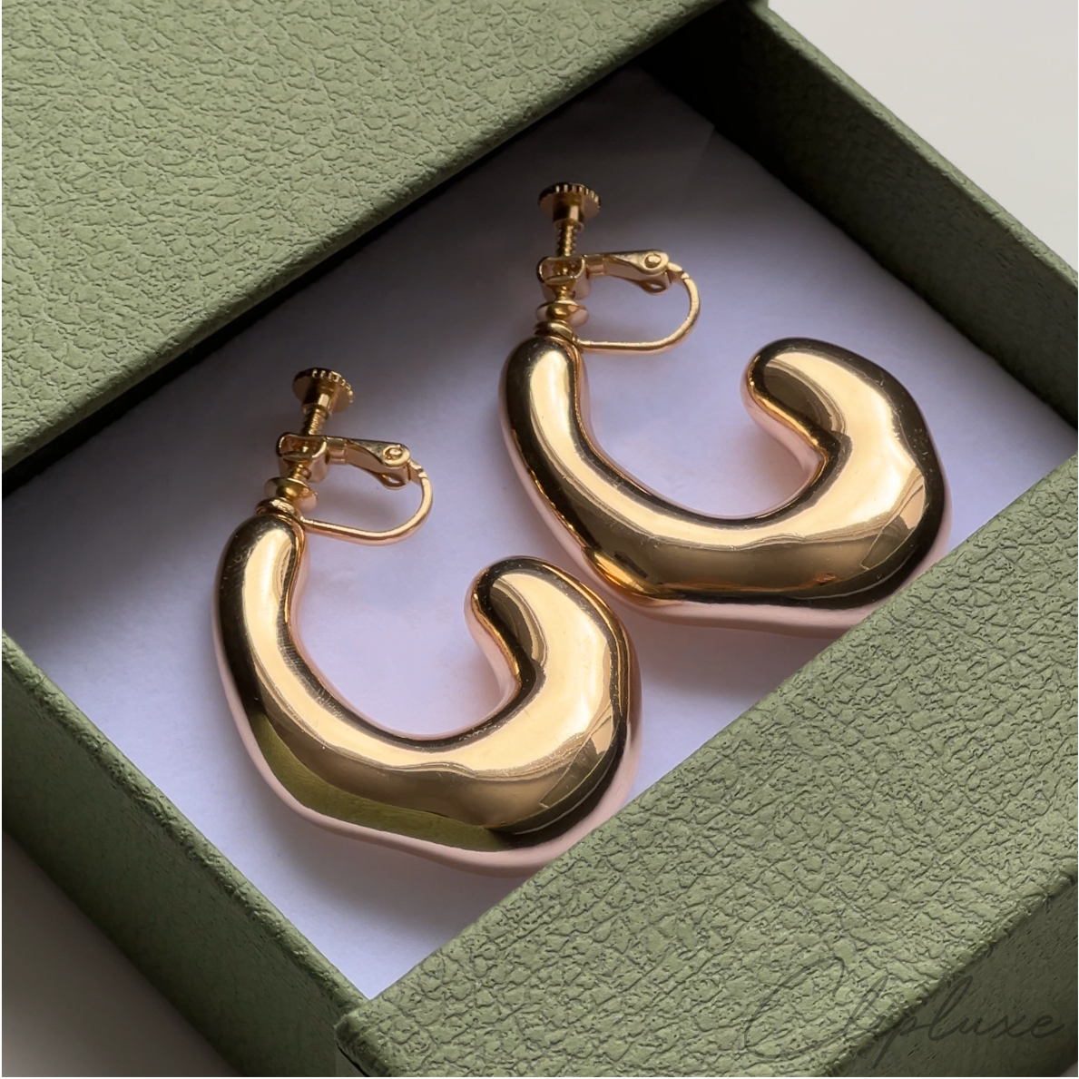 Irregular hooped Clip-on earring