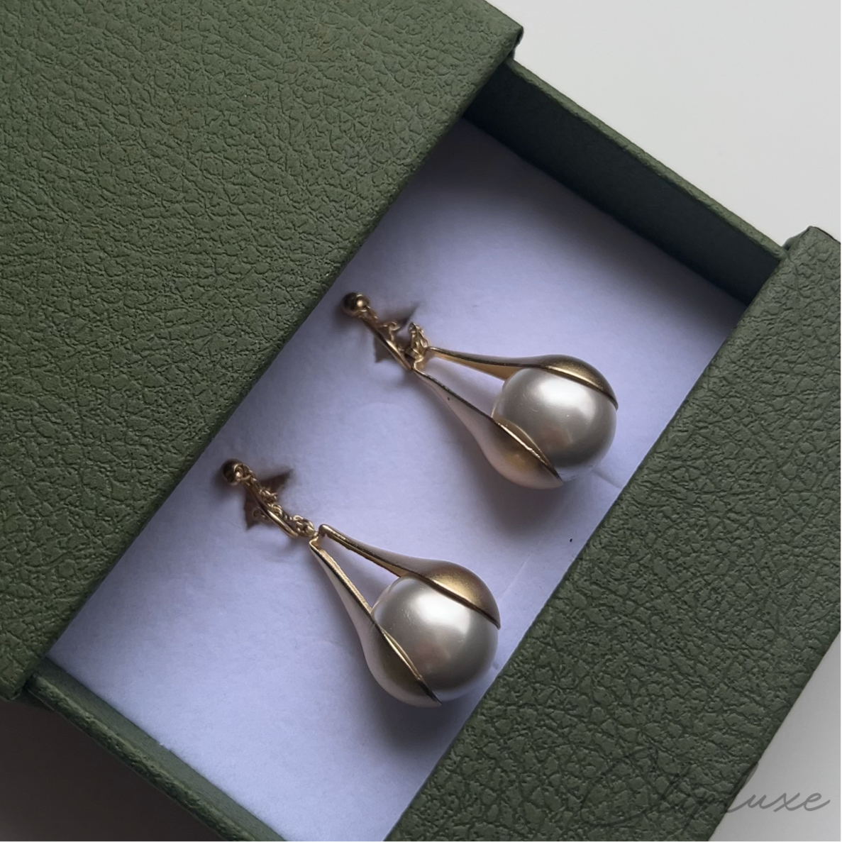Hanging pearl  Clip-on earring