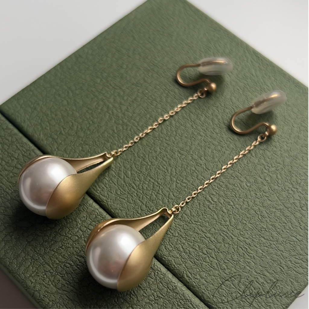 Hanging pearl  Clip-on earring