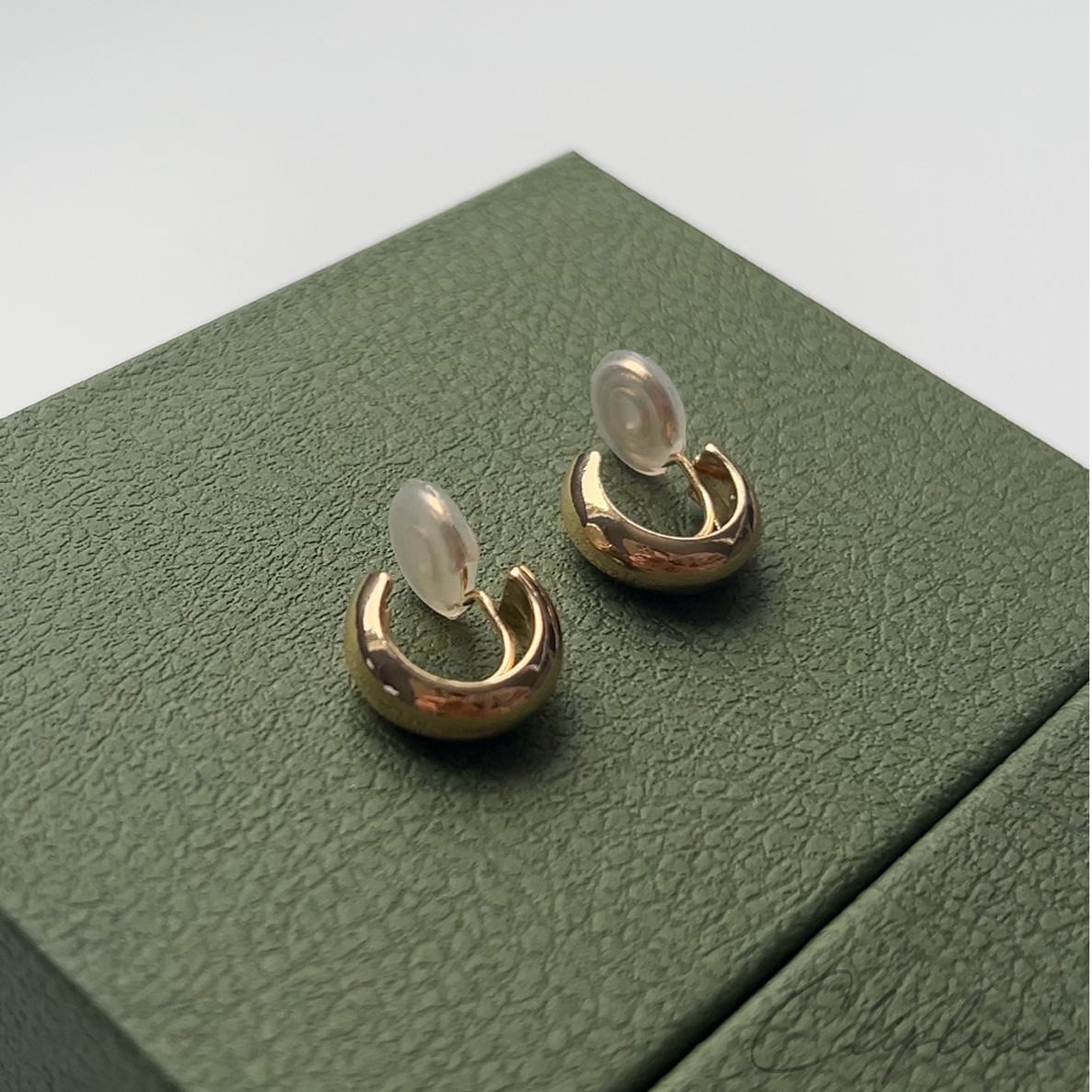 Minimalistic small hoop Clip-on earring