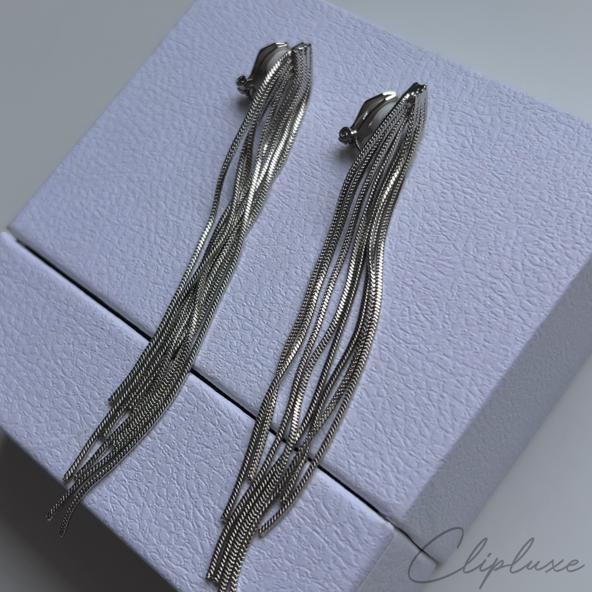 Elegant dangling Clip-on earring