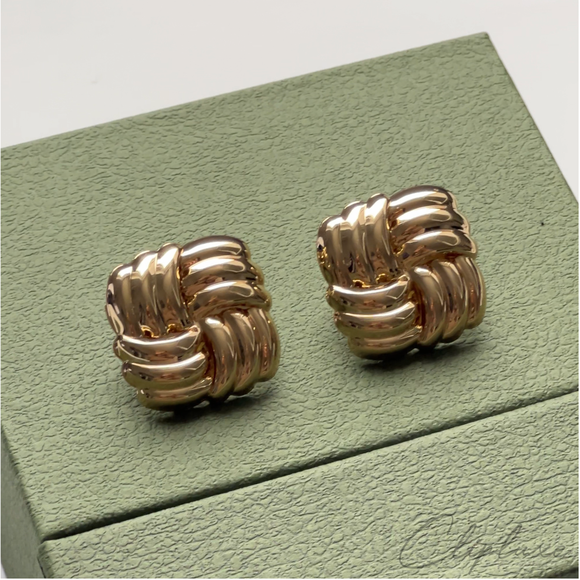 Chunky square Clip-on earring