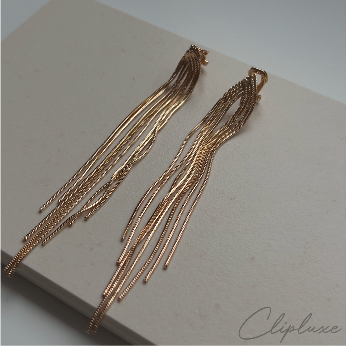 Elegant dangling Clip-on earring