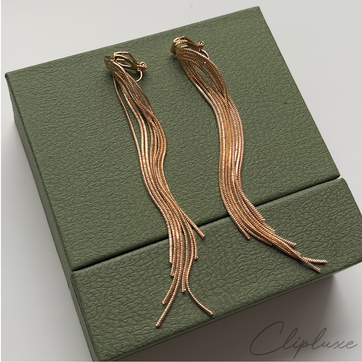 Elegant dangling Clip-on earring