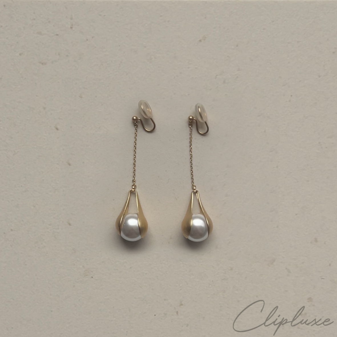 Hanging pearl  Clip-on earring