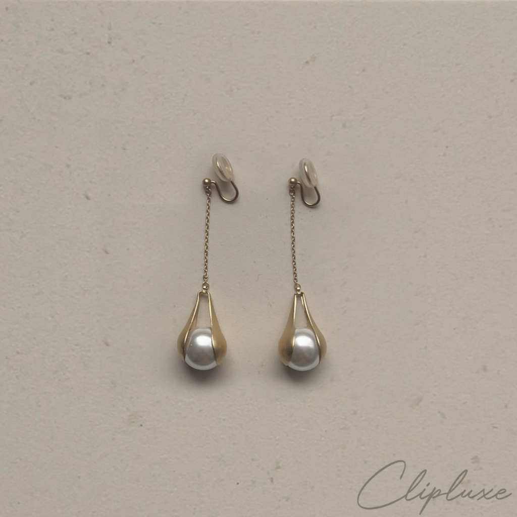 Hanging pearl  Clip-on earring