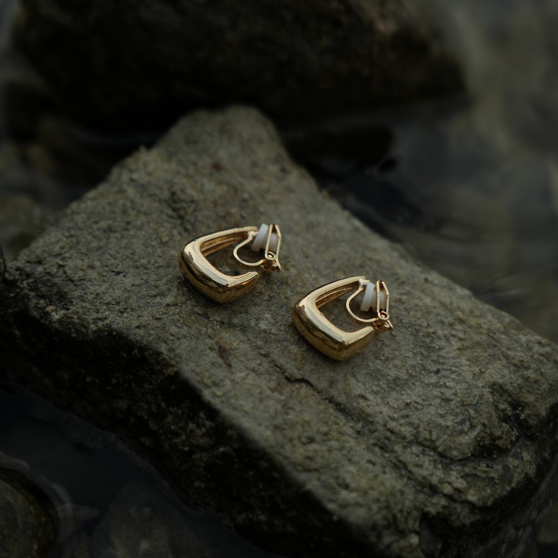 Teardrop clip on earrings
