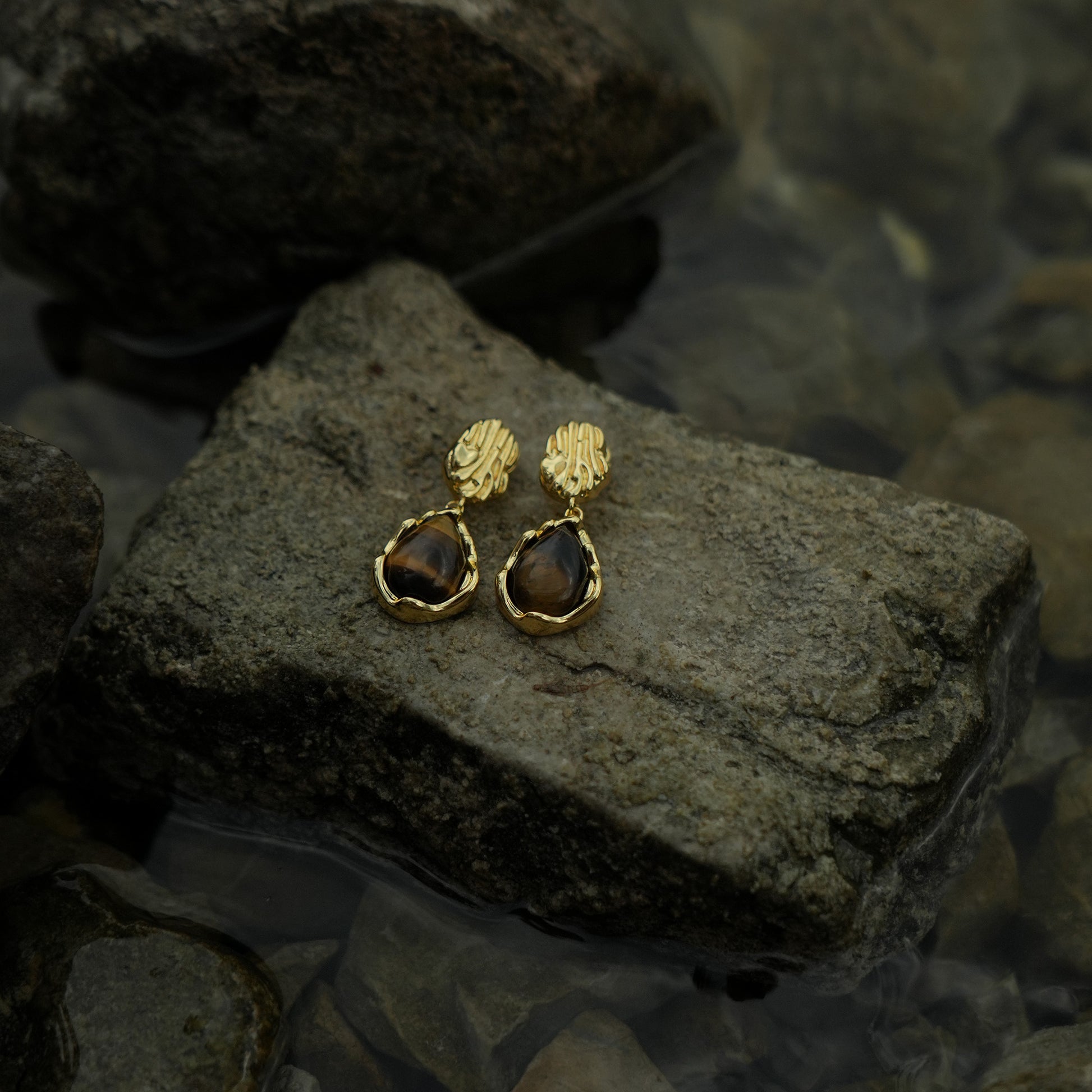 Elegant brown and gold stone clip on earrings