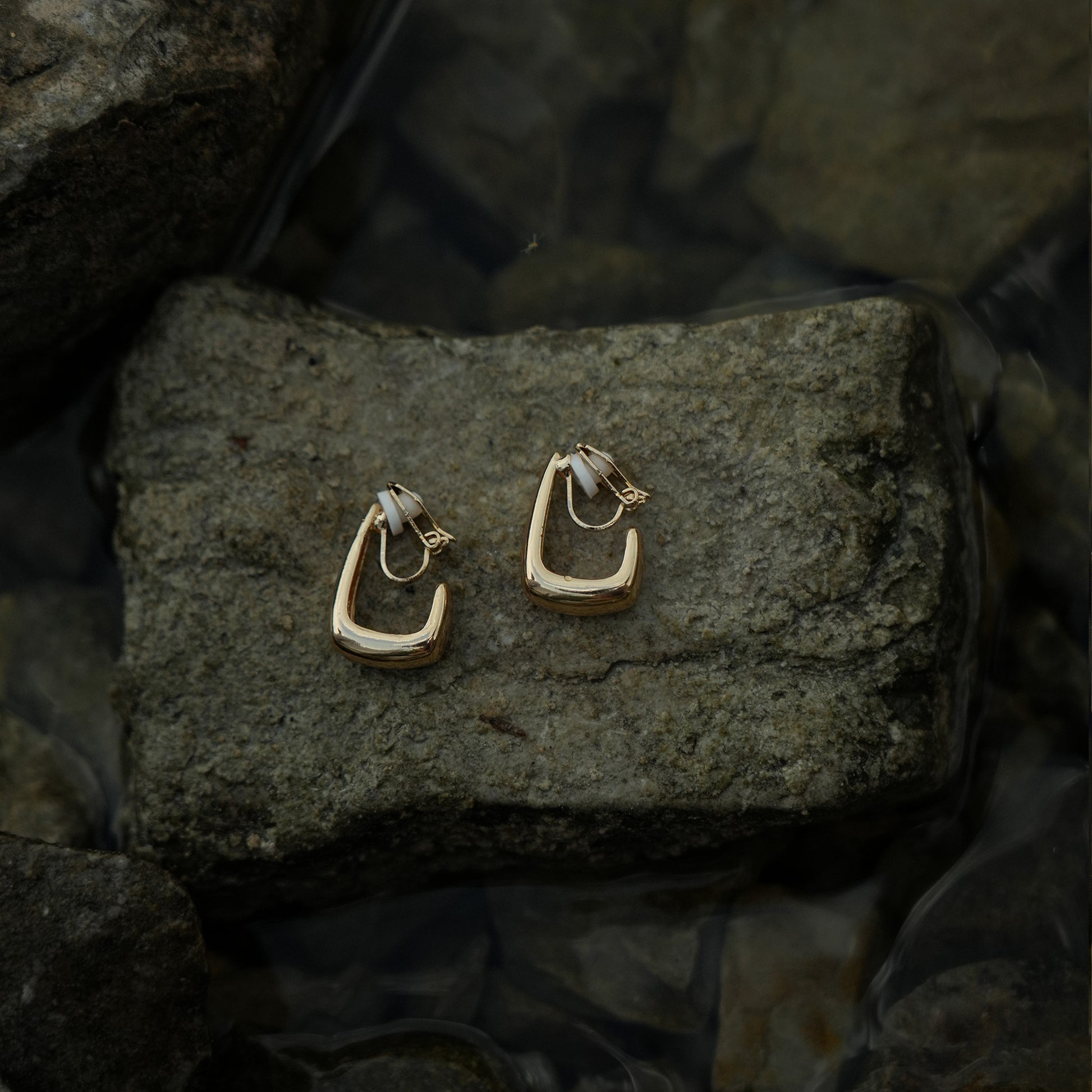Teardrop clip on earrings
