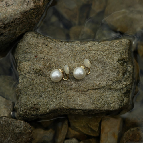 Classic pearl stud clip on earrings