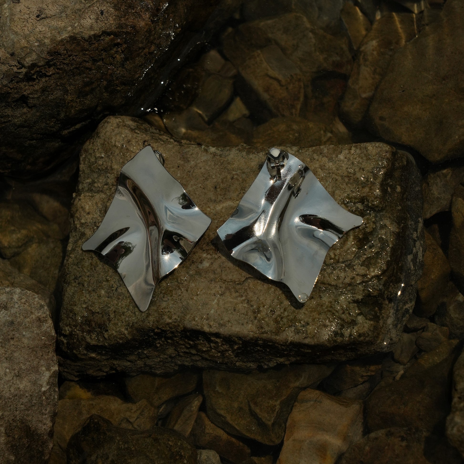 Sculpted square clip on earrings