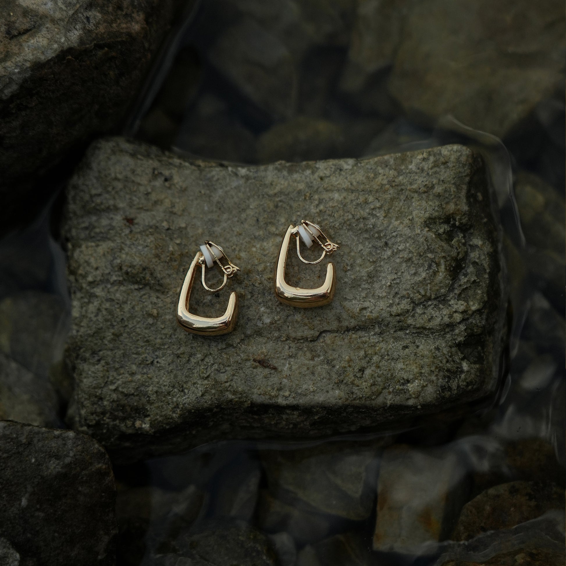 Teardrop clip on earrings