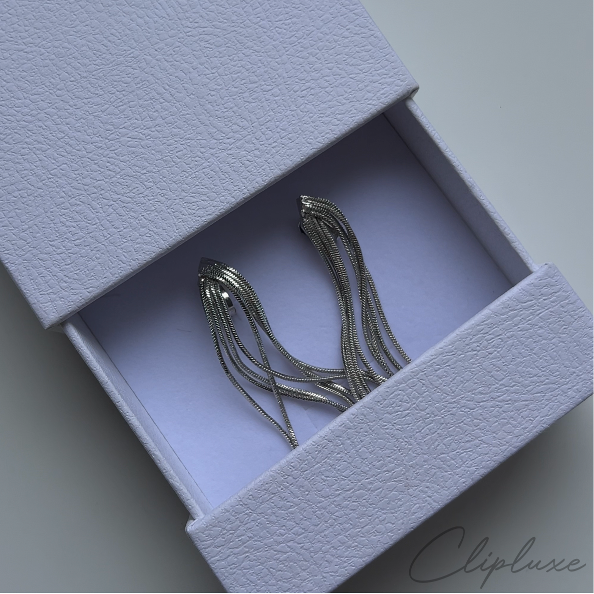 Elegant dangling Clip-on earring